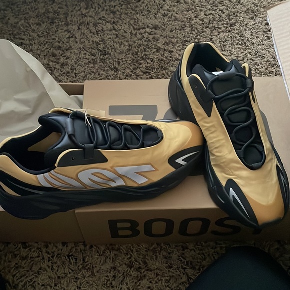 Yeezy 700 honey flux dead stock size 11.5 & 12.5 - Picture 5 of 6